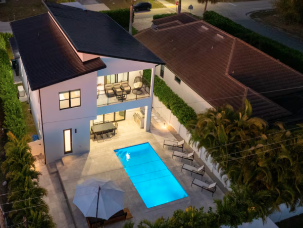 Luxury retreat in Naples - 4-Bedroom Home with Private Pool